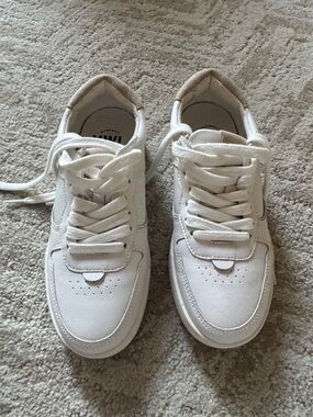 WhiLow-Top Lace-Up Sneakers